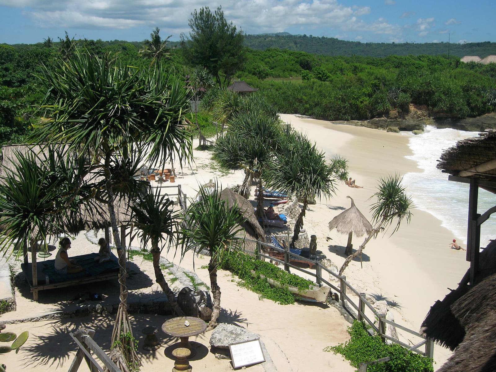 White sand, palms and turquoise water at Dream Beach, Nusa Lembongan