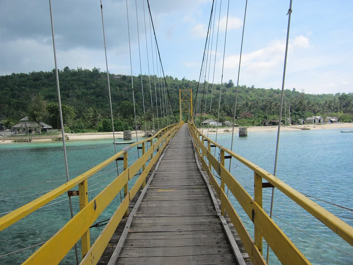 The walkway of the Yellow Bridge linking Nusa Lembongan and Nusa Ceningan