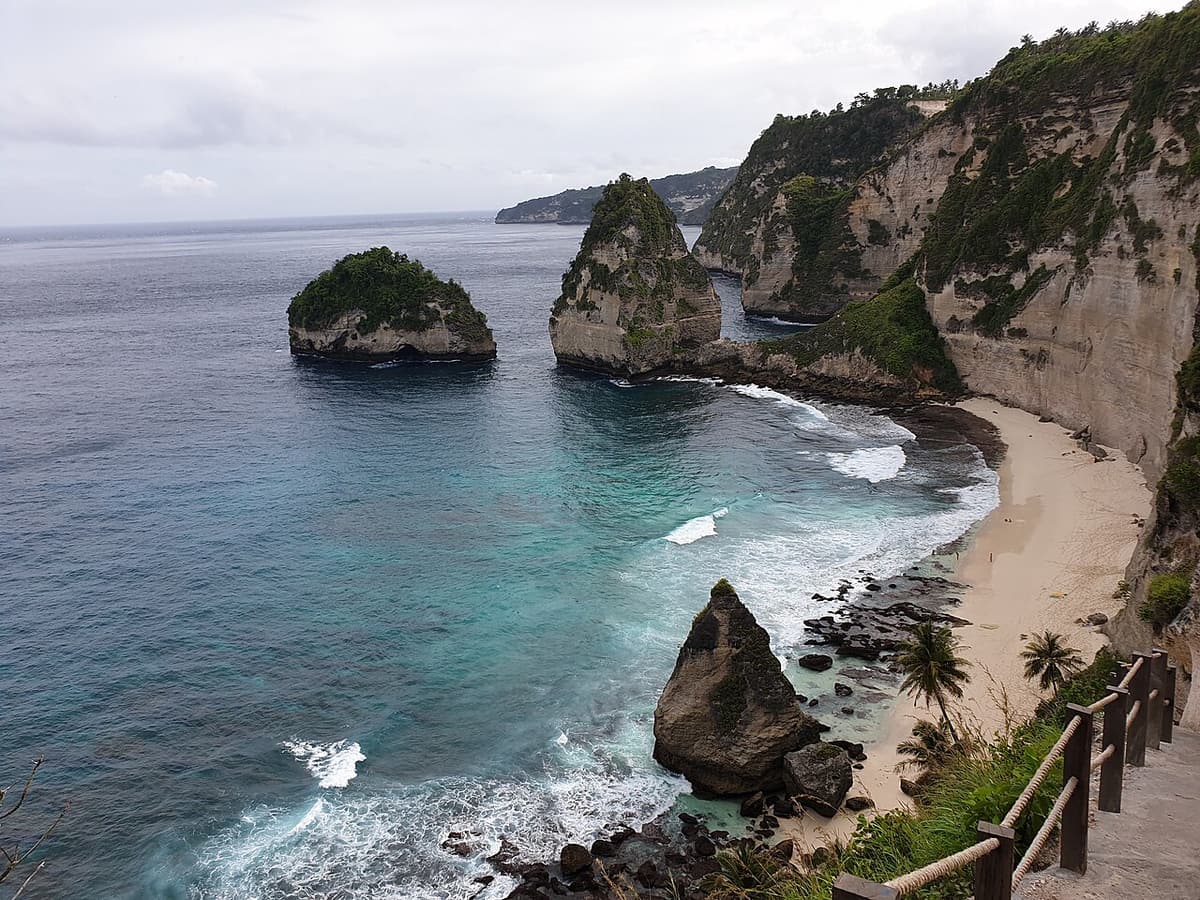 Limestone pinnacles and the white sand of Diamond Beach on Nusa Penida